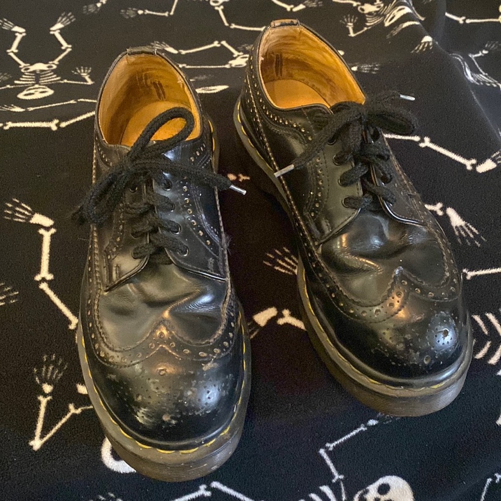 Vintage 90’s Oxford MIE Doc Martens black leather wingtip with steel toe